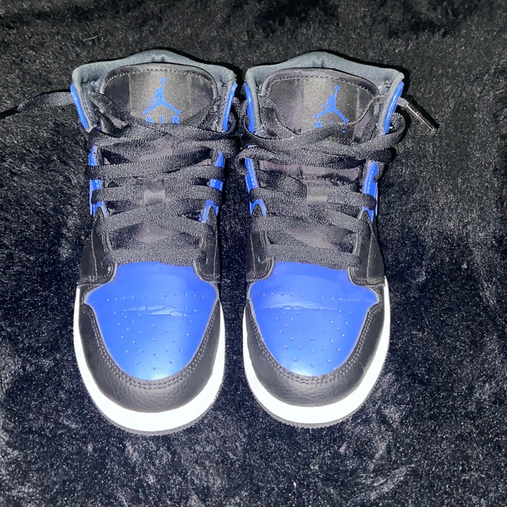Jordan 1 mid royal’s